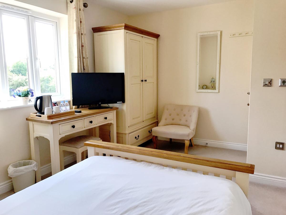 Moon House Bed & Breakfast Witney Ngoại thất bức ảnh