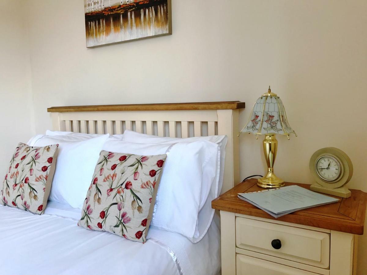 Moon House Bed & Breakfast Witney Ngoại thất bức ảnh